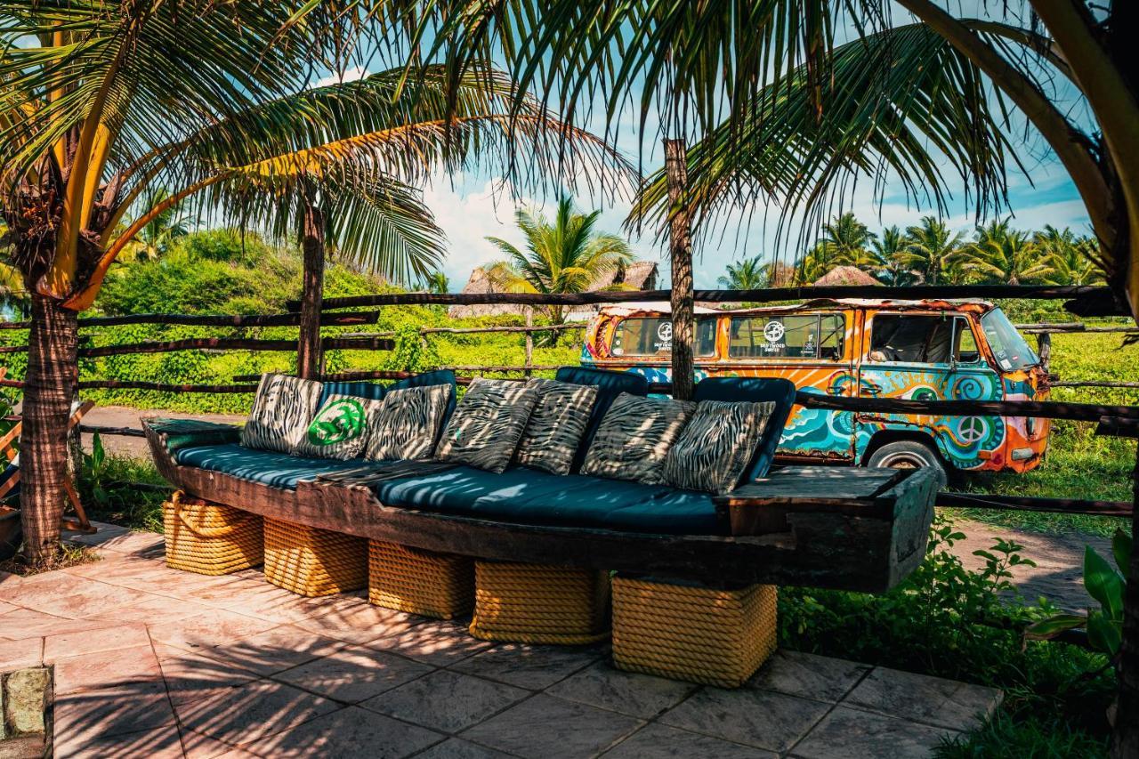 The Driftwood Surfer Beachfront Hostel / Restaurant / Bar, El Paredon El Paredón Buena Vista Exterior foto